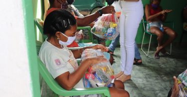 Distribution of relief packages to families of persons affected by Hansen’s disease in the São Francisco neighborhood of Juazeiro do Norte, a city in Ceará State, northeastern Brazil, as a part of MORHAN’s COVID-19 project on January 10, 2020, funded by the Sasakawa Leprosy (Hansen’s Disease) Initiative.